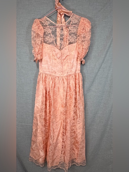 Source Unknown Dresses & Skirts - 1980 Peach Lace Party Dress with Puff Sleeves